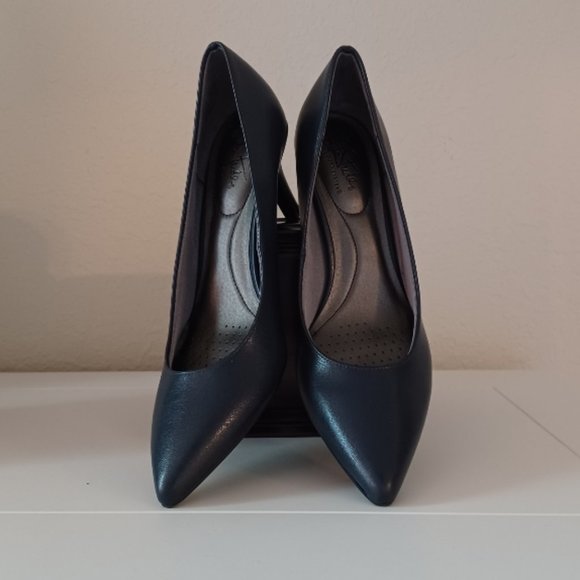 NWOT Life Stride Navy Blue Sevyn Pump Size 9.5N - Picture 2 of 7